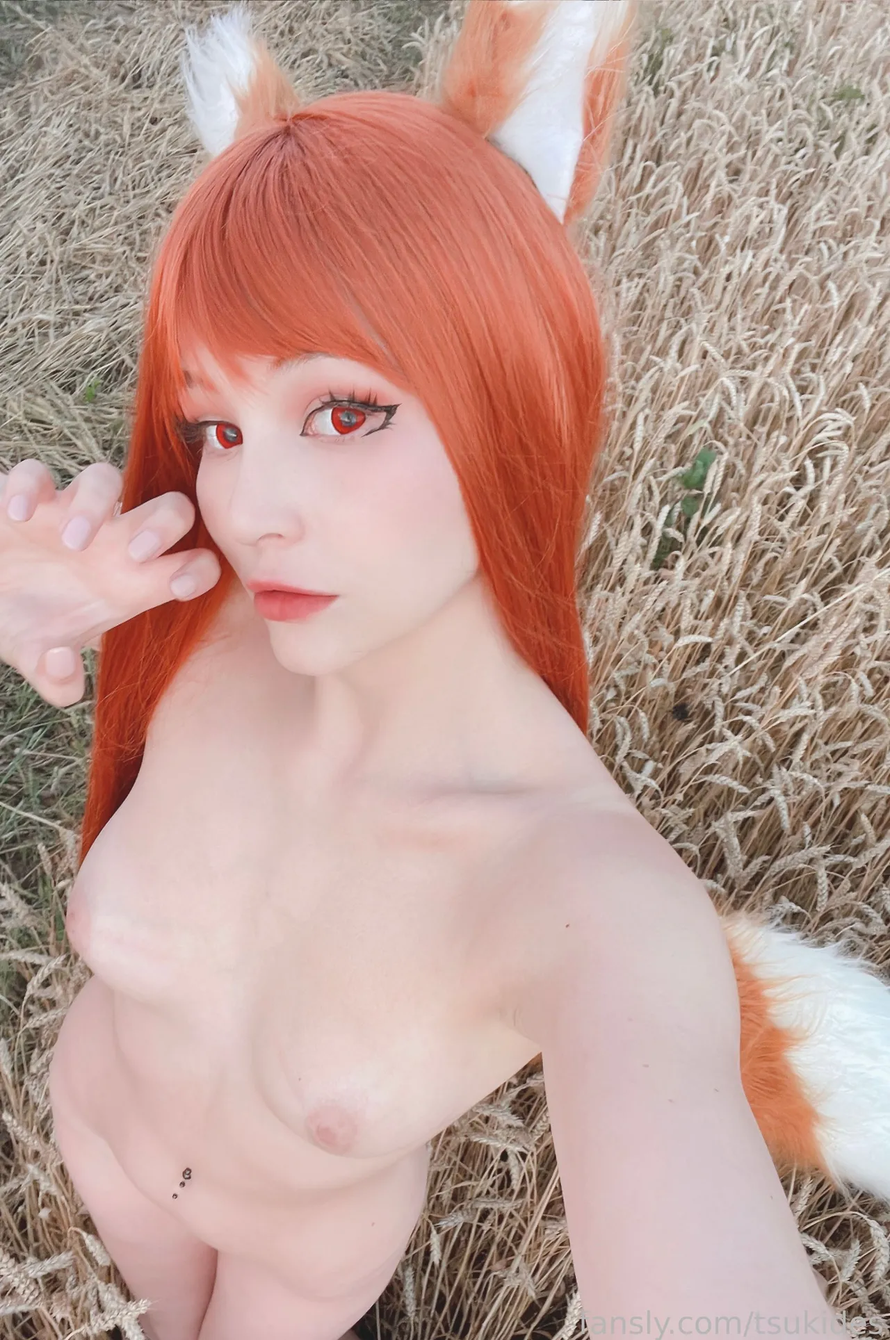 Tsuki Desu- Holo in a field-erohere21.webp